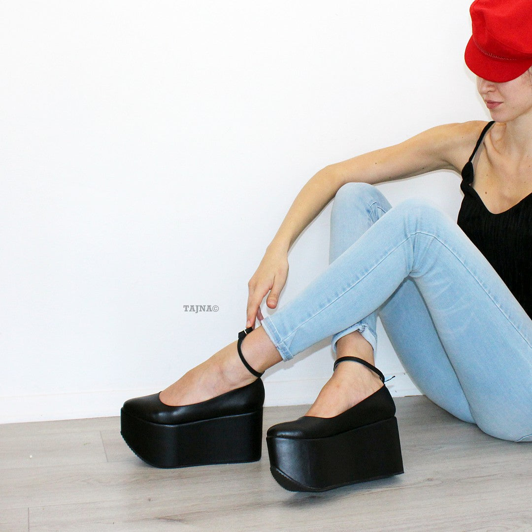 Black flat fashion wedge