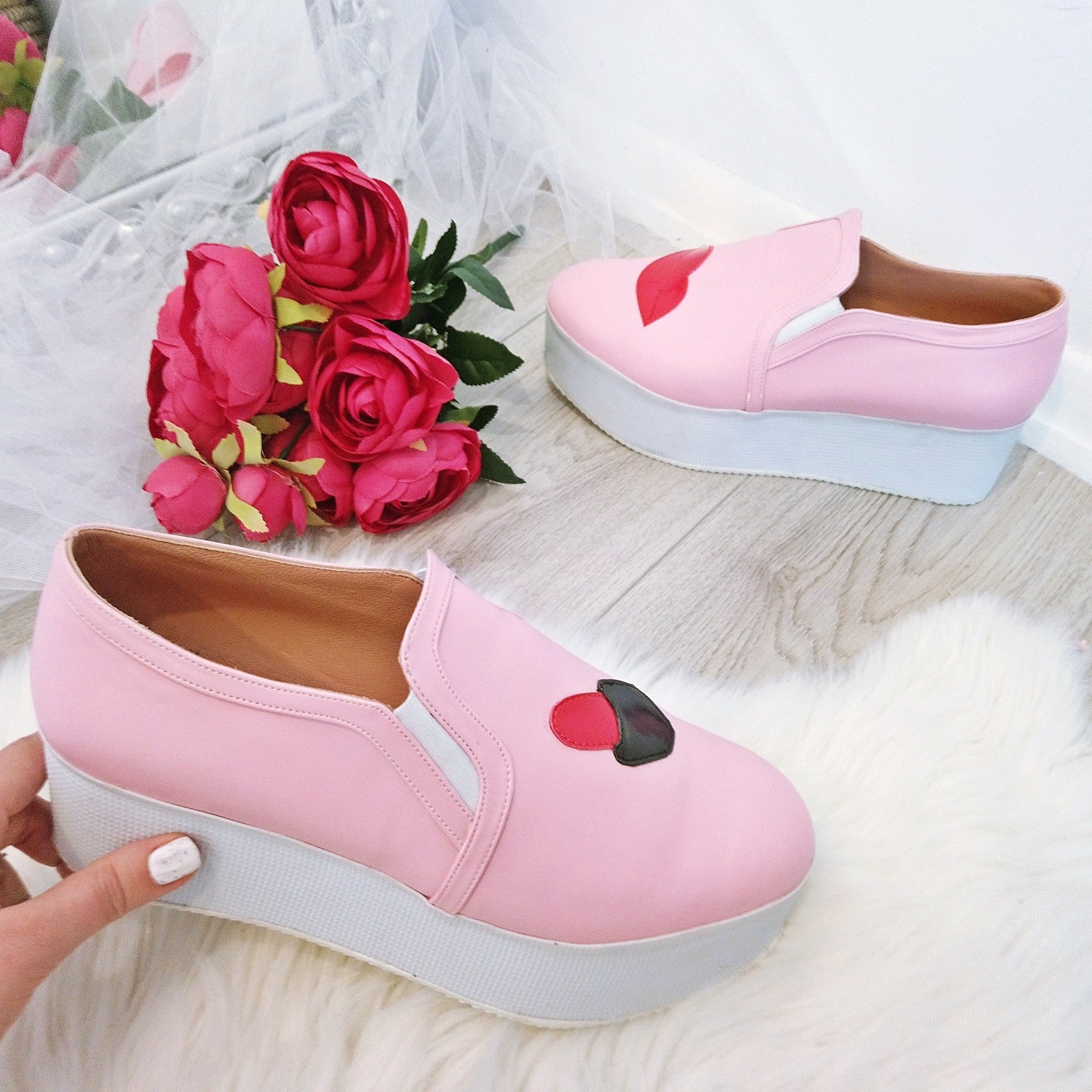 Pink Lip Wedge Sneakers - Tajna Club