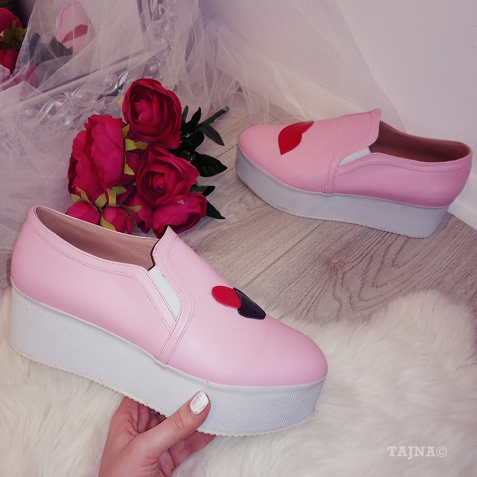 Pink Lip Wedge Sneakers - Tajna Club