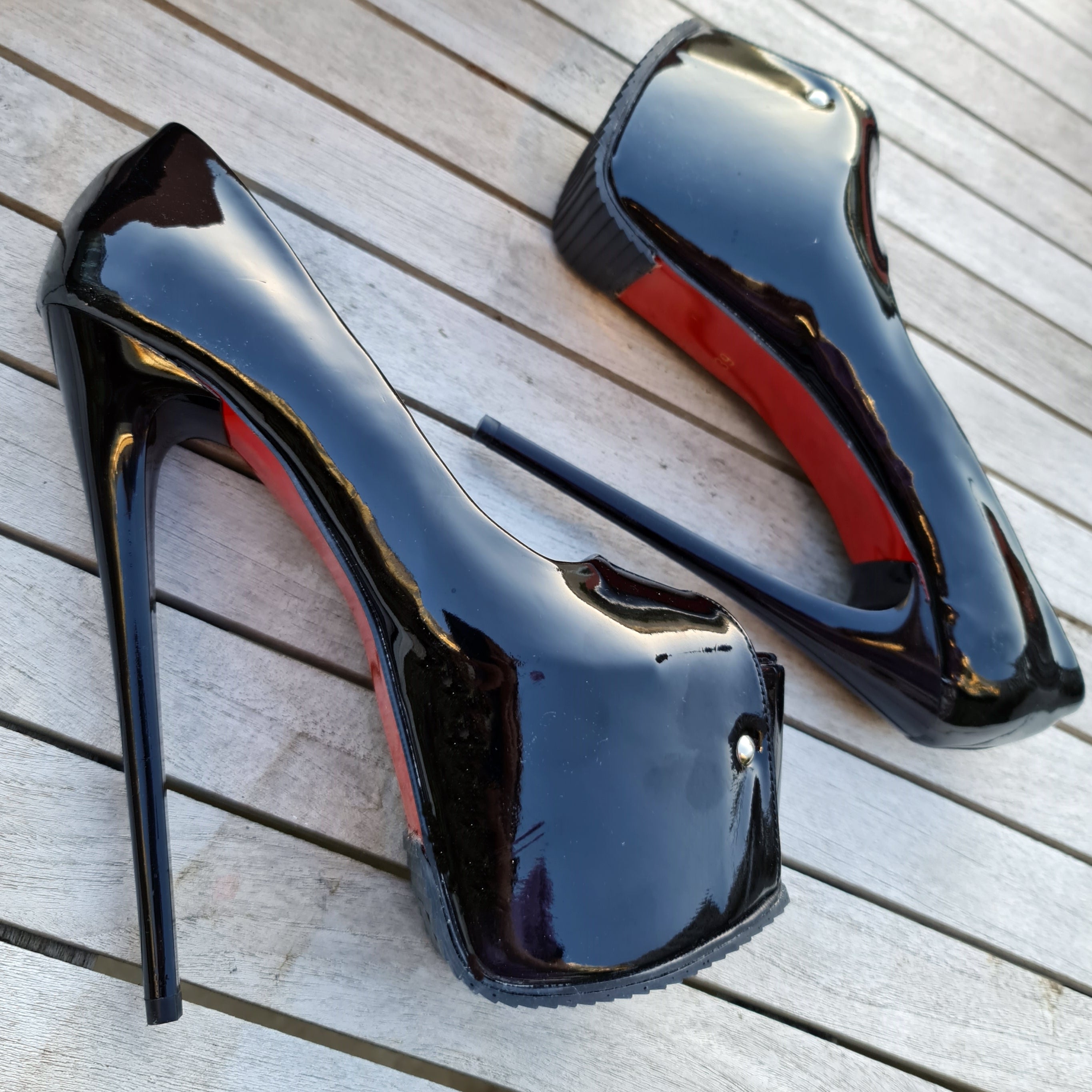Half Serrated Sole Black Gloss Peep Toe Pumps Tajna Club Shoes