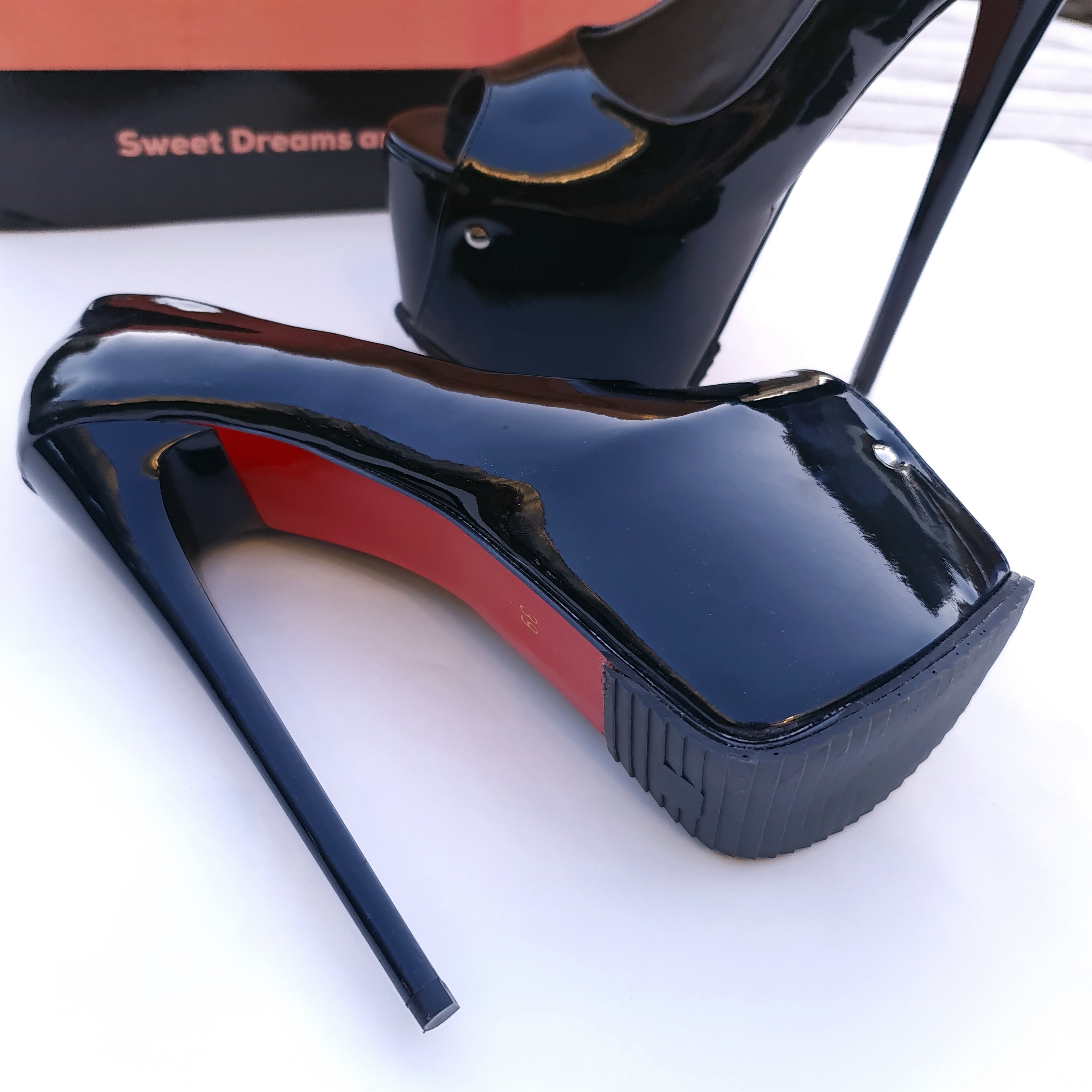 Half Serrated Sole Black Gloss Peep Toe Pumps | Tajna Shoes