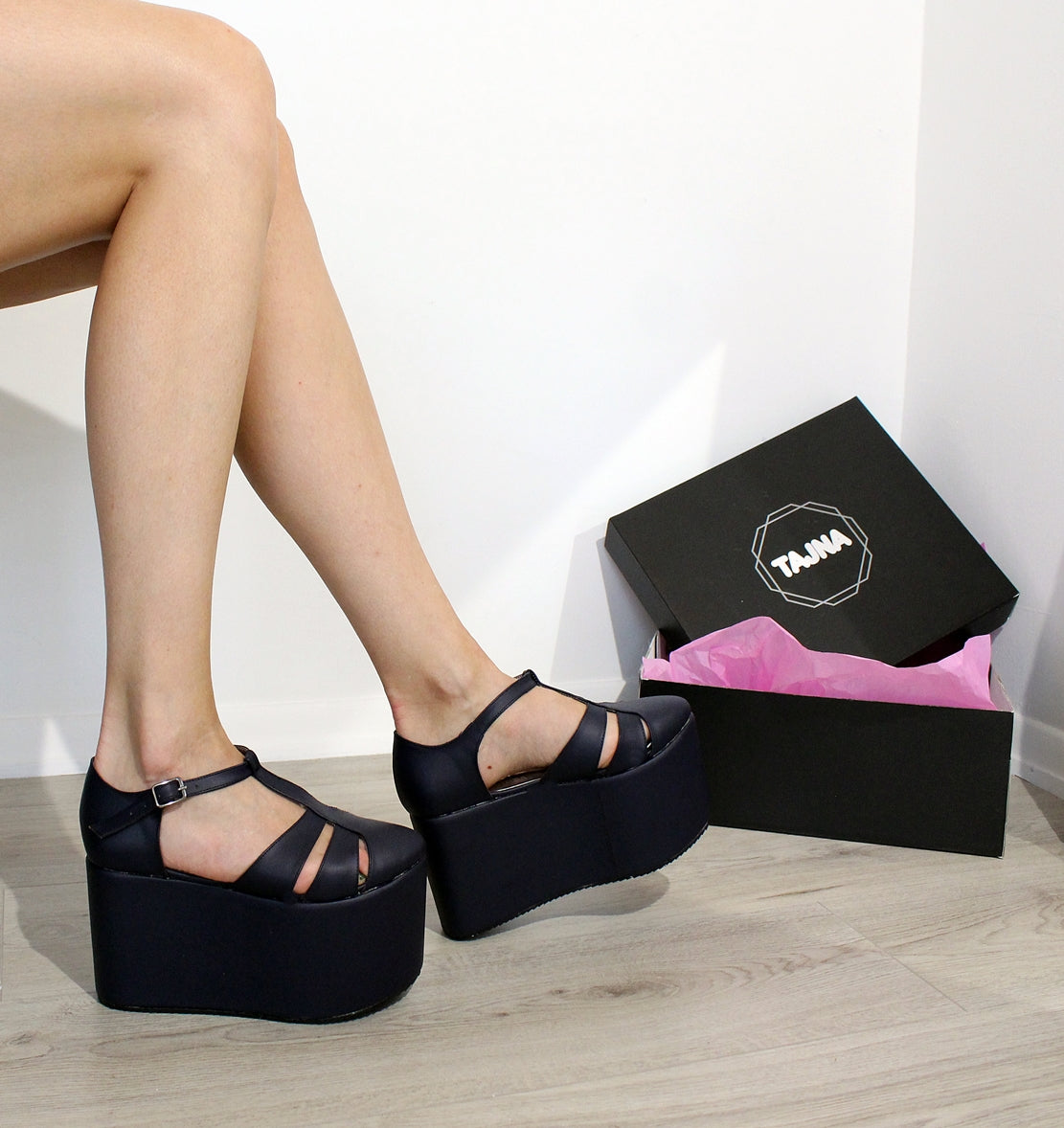 SAS Tripad Comfort Caress Black Low Wedge Sandals Womens Size 8 Made In USA  | eBay