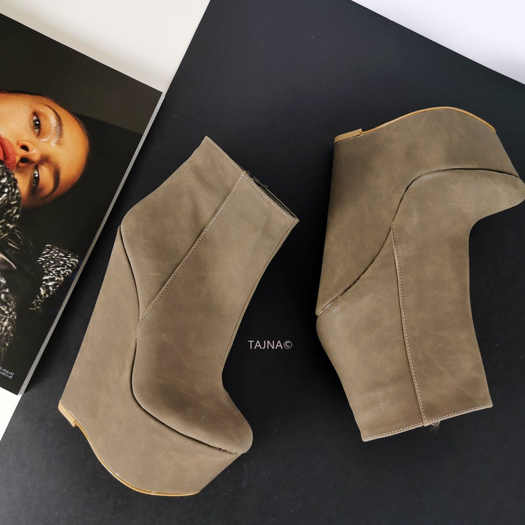 Dark Beige 17 cm Wedge Booties - Tajna Club